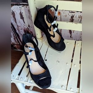 TC Buckle closure wedge heels